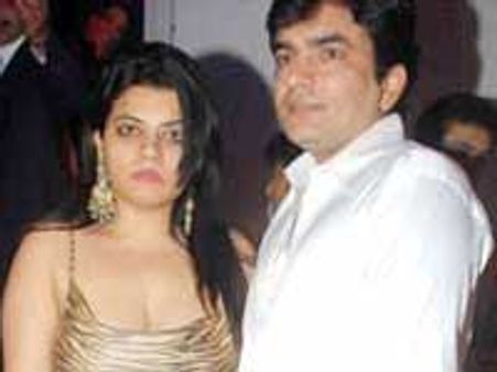 शराब पीकर गाड़ी चलाते राजा चौधरी पुलिस के हत्थे चढ़े