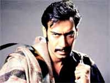 अजय-प्रियदर्शन की बुलेट ट्रेन