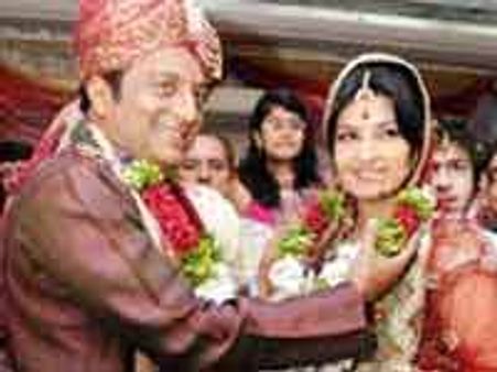 पोनी वर्मा-प्रकाश राज बंधे परिणय सूत्र में