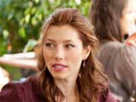 सेक्सी जेसिका अल्बा बच्चों को सिखायेगी जासूसी