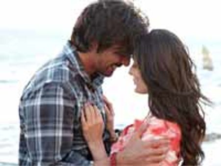 गलत ट्रीटमेंट की शिकार 'वी आर फेमिली'