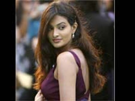 दुर्घटना में घायल हुईं सयाली भगत