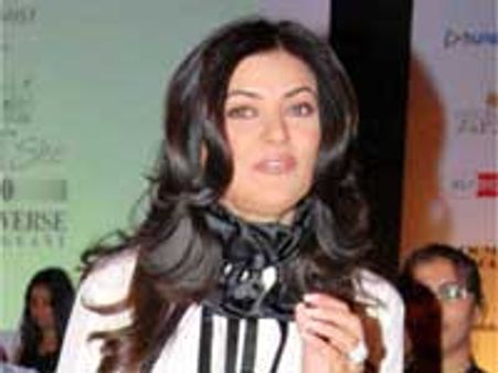 कोलकाता में दुर्गा पूजा मनाएंगी सुष्मिता सेन