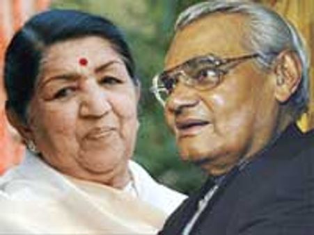 अटल एक महान व्यक्तित्व हैं : लता मंगेशकर