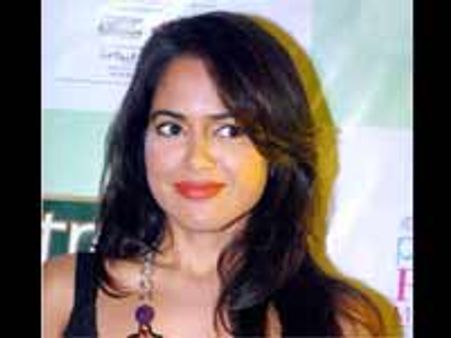 समीरा ने बाल कटवाये!