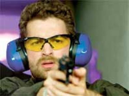 खलनायक बनें नील