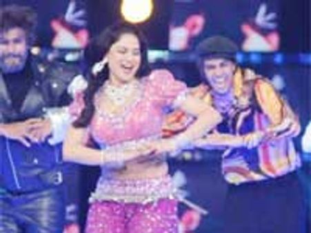 आसिफ किसी दरिंदे से कम नहीं : वीणा मलिक