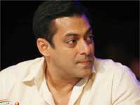 सलमान बेच रहे हैं 'बीइंग ह्यूमन' घड़ी