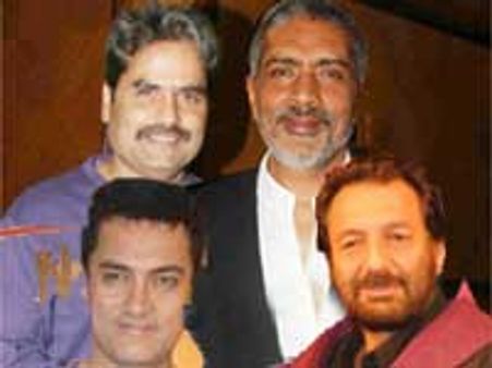 आमिर,विशाल,शेखर और प्रकाश को नोटिस