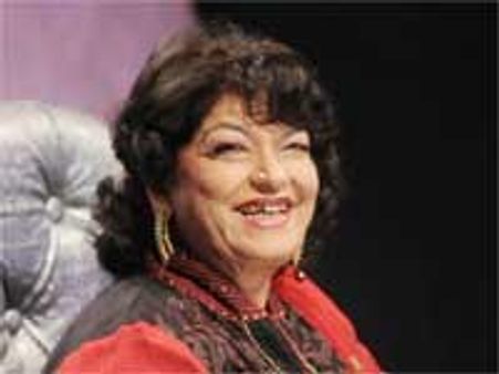 अपने इशारों पर विद्या को नचाना चाहती हैं सरोज