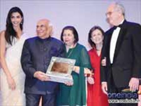 स्विस एवॉर्ड से सम्मानित हुए निर्देशक यश चोपड़ा