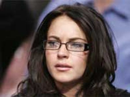 कंगाल लिंडसे लोहान की मदद का इच्छुक पेटा