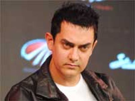 आमिर के चुनाव से बॉलीवुड में सन्नाटा