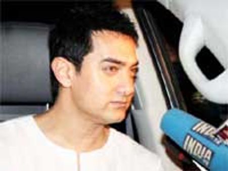 ओबामा डिनर पार्टी : आमिर ने कहा, मुझे जानते हैं ओबामा