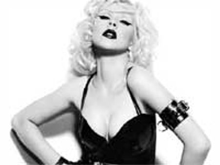 क्रिस्टीना ने नये ब्वॉफ्रेंड को कंबल में छुपाया