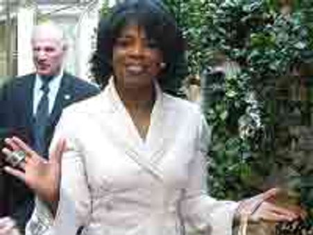 हॉलीवुड के अमीरों में पॉप गायिकाओं का जलवा