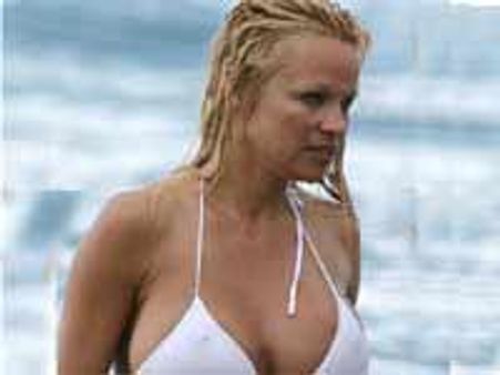 बिग बॉस के लिए साड़ी-चूड़ी में सजीं पामेला