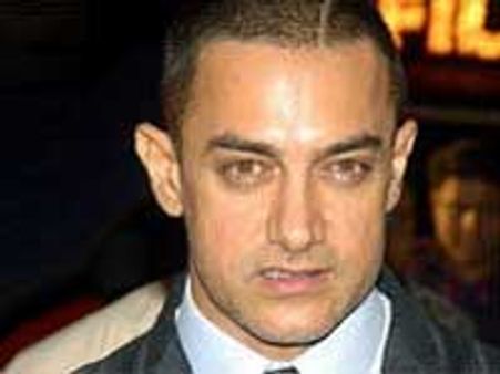 आमिर खान ने फिर कराया मुंडन