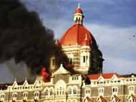 26/11 के प्रभावितों को बॉलीवुड की श्रद्धांजलि