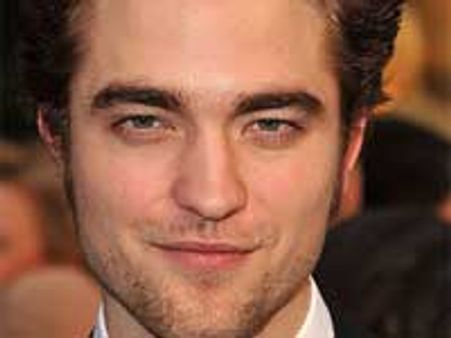 बिल्कुल सच, अपना टाइम बेच रहे हैं रॉबर्ट पैटिंसन!