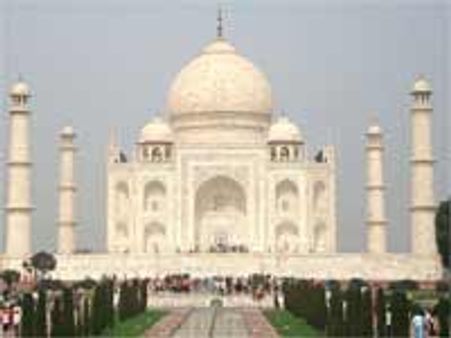 भारत में 'ताजमहल' देखनेवाला कोई नहीं?