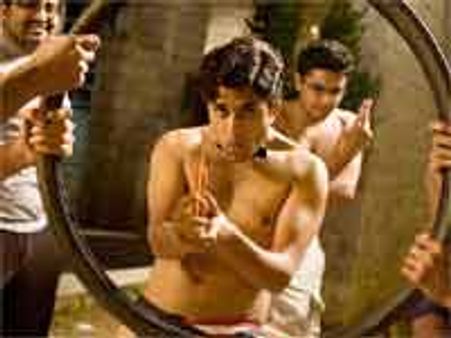 3 इडियट्स' से ज्यादा चुनौतिपूर्ण है 'दिल तो बच्चा है जी..ओमी