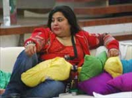 बिग बॉस: वीरजी खली से भिडी़ डॉली