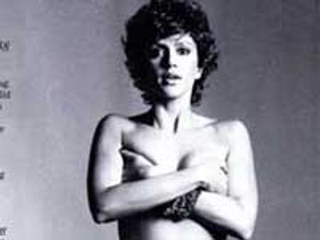 'वोग' मैगजीन के कवरपेज के लिए टॉपलेस हुई मंदिरा बेदी