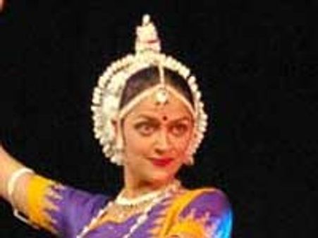 हेमा मालिनी की छोटी बेटी आहना देओल फिल्मों में