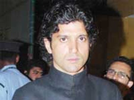 बाबा की नई फिल्म में फरहान अख्तर