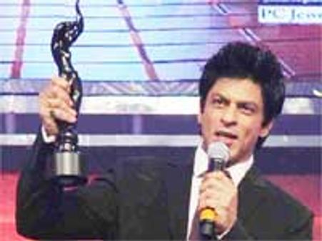 बेस्ट एक्टर के लिए शाहरुख को मिली ब्लैक लेडी