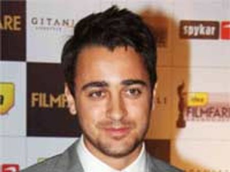 वेलेंटाइंस डे पर महिला कोच में इमरान..