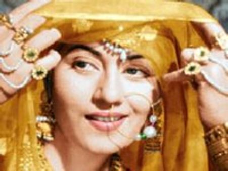 हुसैन ने 'मुगल-ए-आजम' को पेंटिंग्स में उतारा