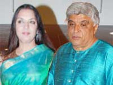 पैदल वाघा सीमा पार कर फैज की बेटियों से मिलीं शबाना