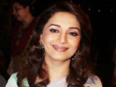 43 की उम्र में भी कायम है माधुरी का जादू