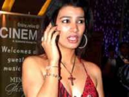 मिंक का खुलासा, बॉलीवुड अभिनेत्रियों की लगती है बोली