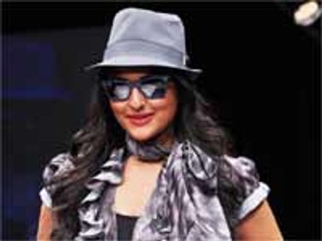 फैशन डिजाइनिंग के लिए क्रेजी थीं सोनाक्षी