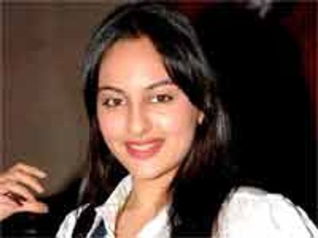 सारा पॉलिन पर फिदा सोनाक्षी