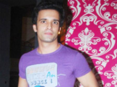 चंद्रमुखी चौटाला के नए बैचलर आमिर अली