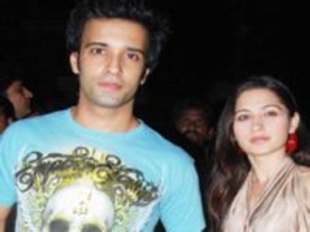 चार्मिंग टीवी स्टार आमिर अली की हुई 'एफआईआर'