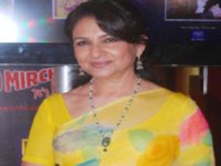 अन्ना ने सरकार को ब्लैकमेल किया है : शर्मिला टैगोर