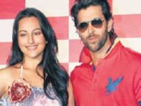 रितिक के प्यार में पागल सोनाक्षी सिन्हा