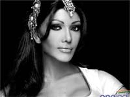 कोइना मित्रा का डबल रोमांस