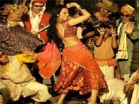 'जोकर' अक्षय के लिए आईटम नंबर करेंगी सोनाक्षी