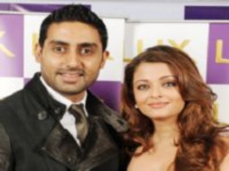 पति अभिषेक ने छोड़ा बीवी ऐश्वर्या का साथ