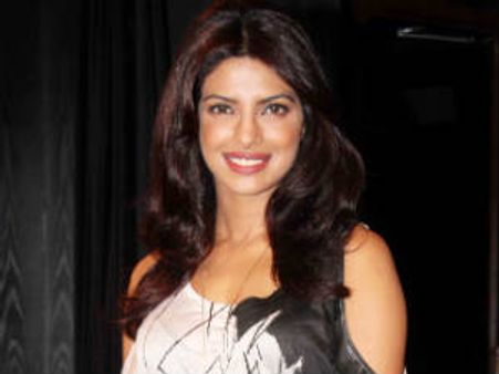 ऑन स्क्रीन किसी लड़की को भी चूम सकती हूं : प्रियंका चोपड़ा