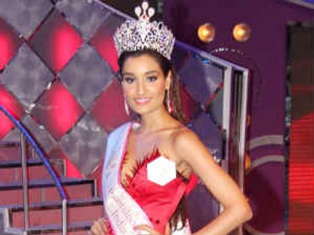 मिस इंडिया कनिष्ठा धनकर को आयटम से परहेज