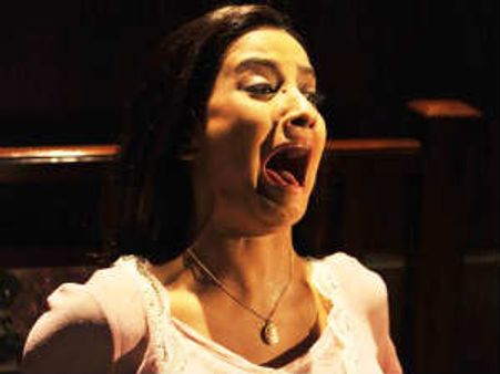 समीक्षा: तकनीकी भय उत्पन्न करने में कामयाब हांटेड 3 डी