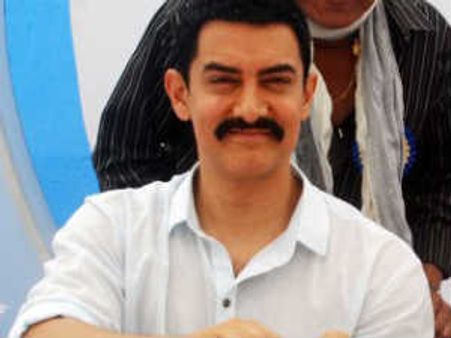 दीपिका-कैटरीना के बीच सैंडविच बनें आमिर खान