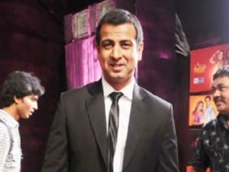 रोनित रॉय ले रहे उर्दू की ट्रेंनिंग